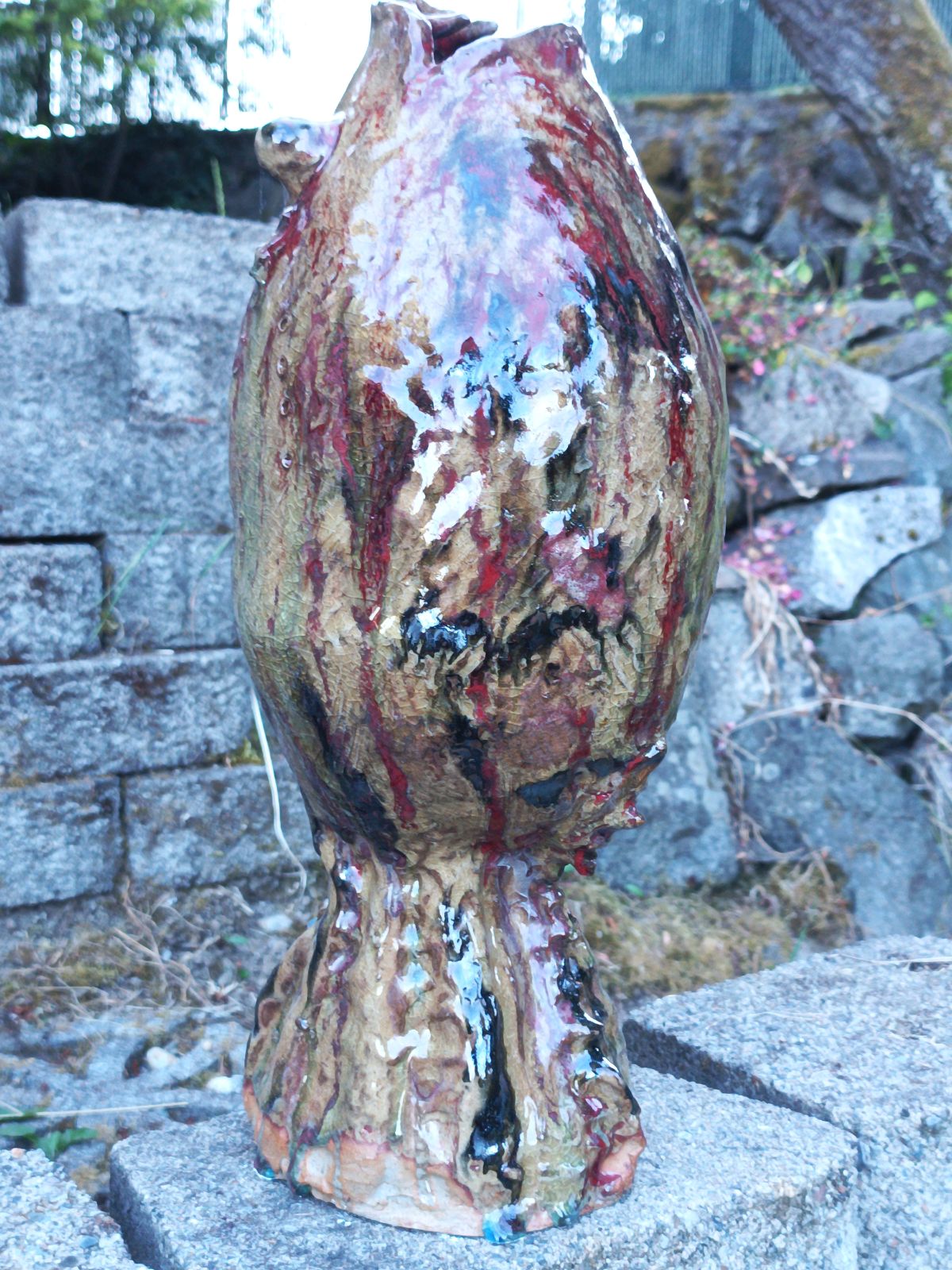 Red and green fish pot
