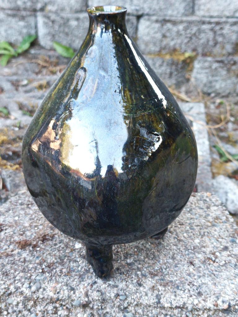 Dark green metallic tripod jug