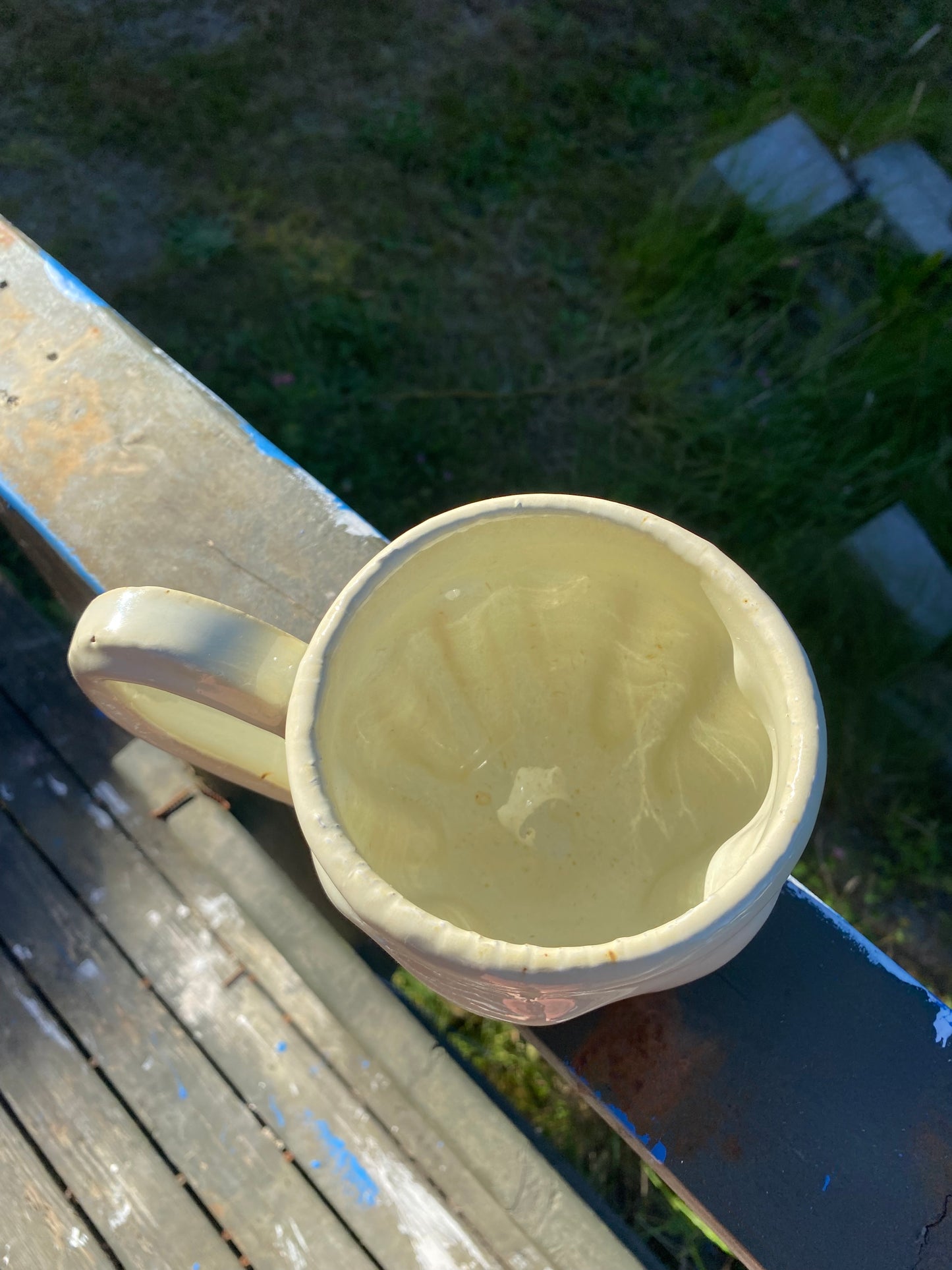 Cream colored mug with big ol’ handle