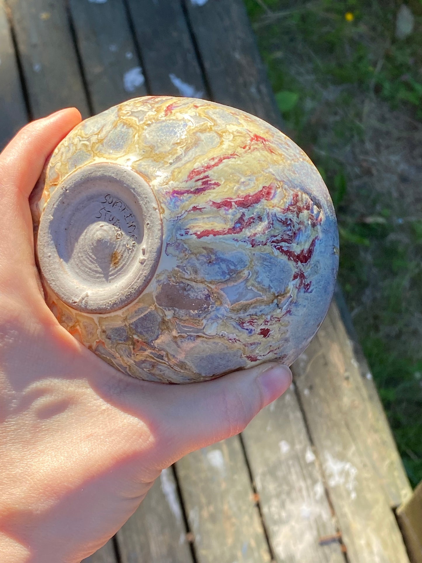 Tumbler with red vertical stripes on inside