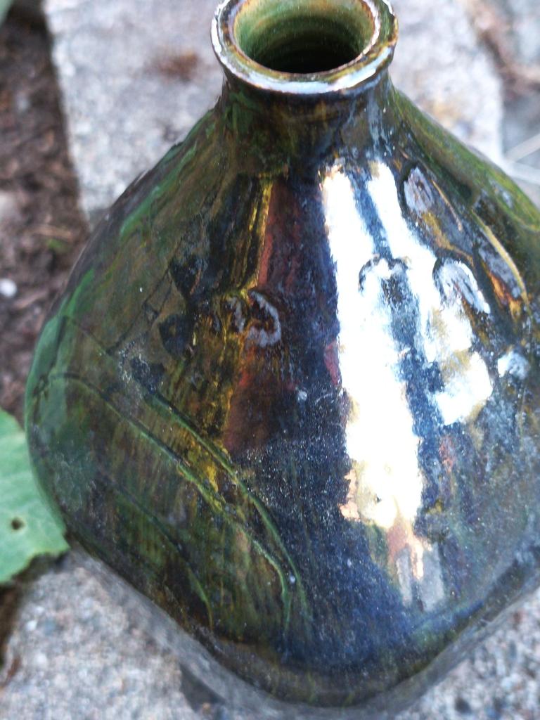 Dark green metallic tripod jug