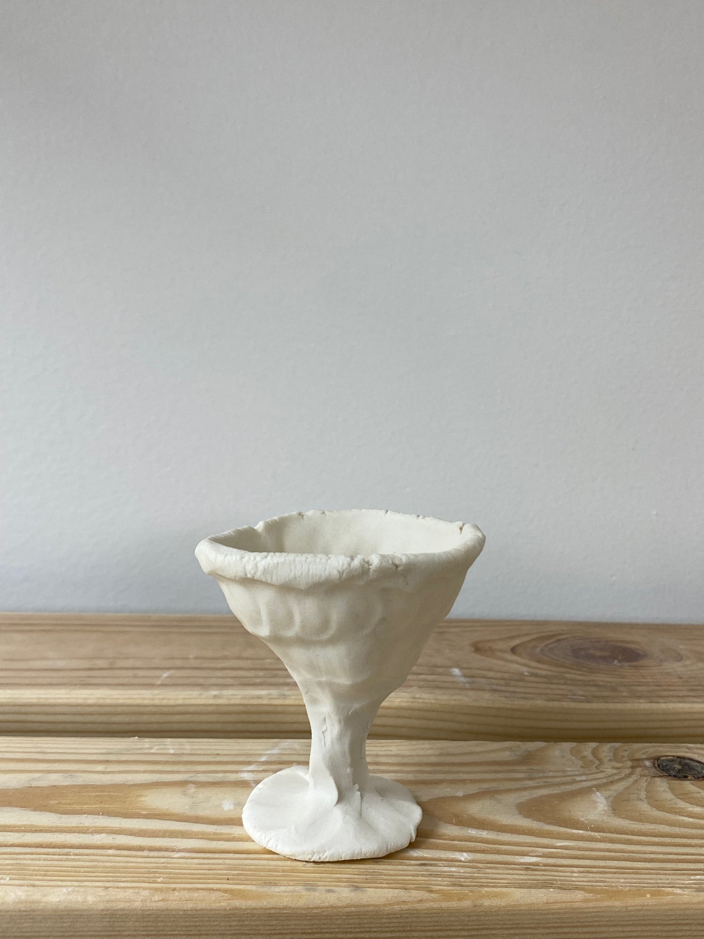 Smol Bare porcelain stand