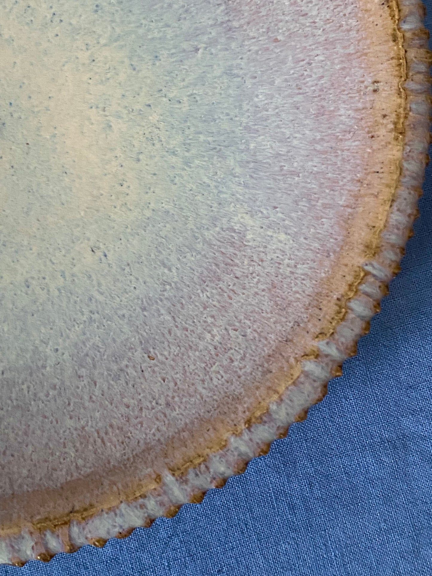 Violet plate with notched edge