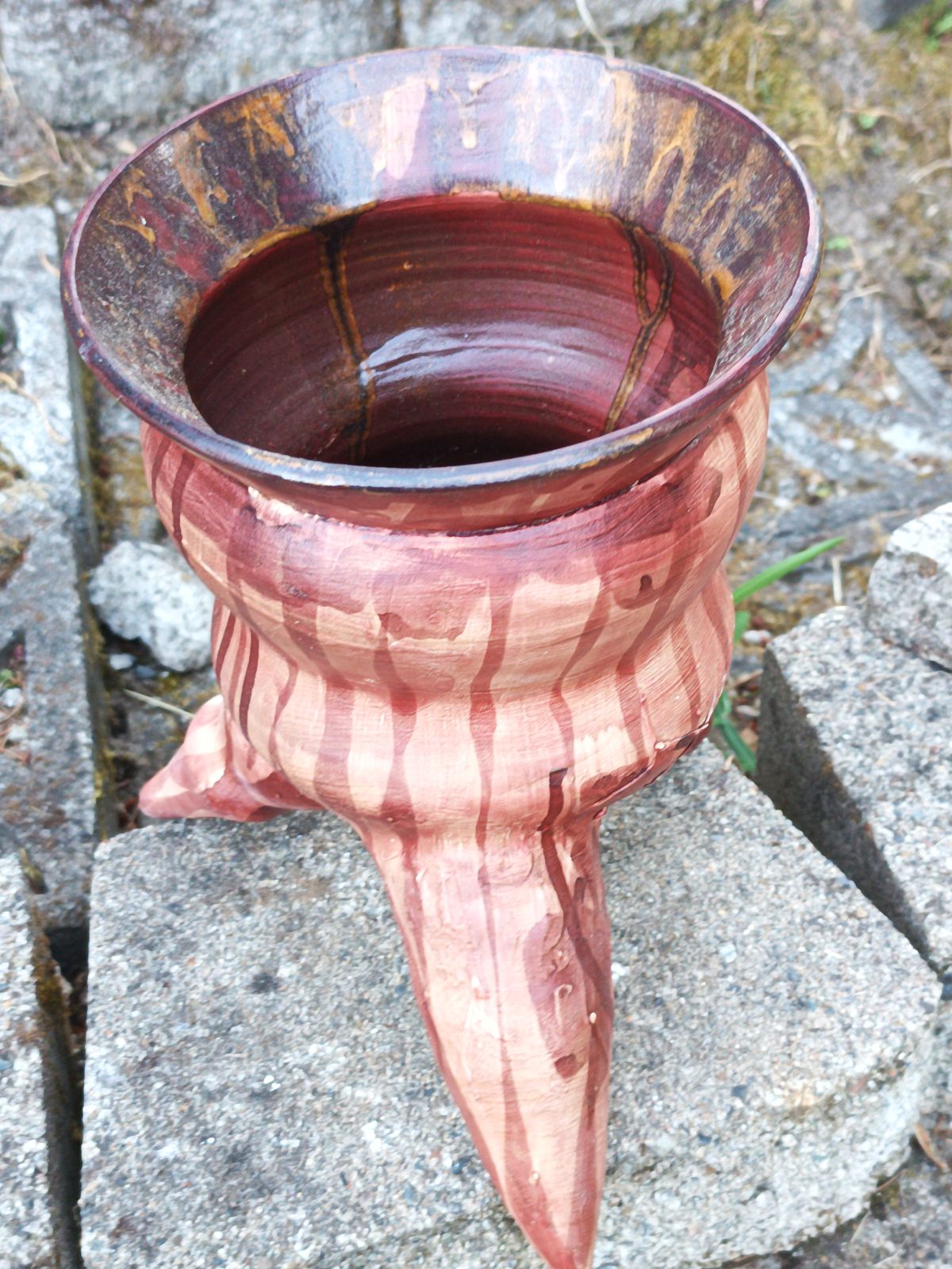 Tripod reddish pot