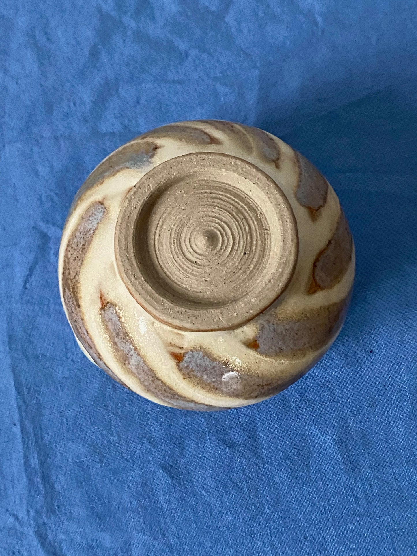 Tumbler with diagonal cream stripes