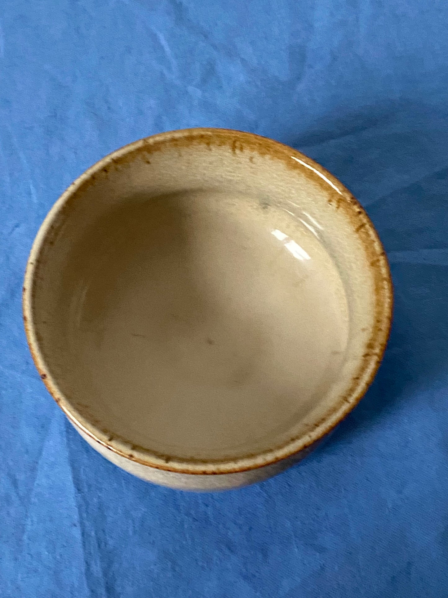Small tea bowl with gray streaks