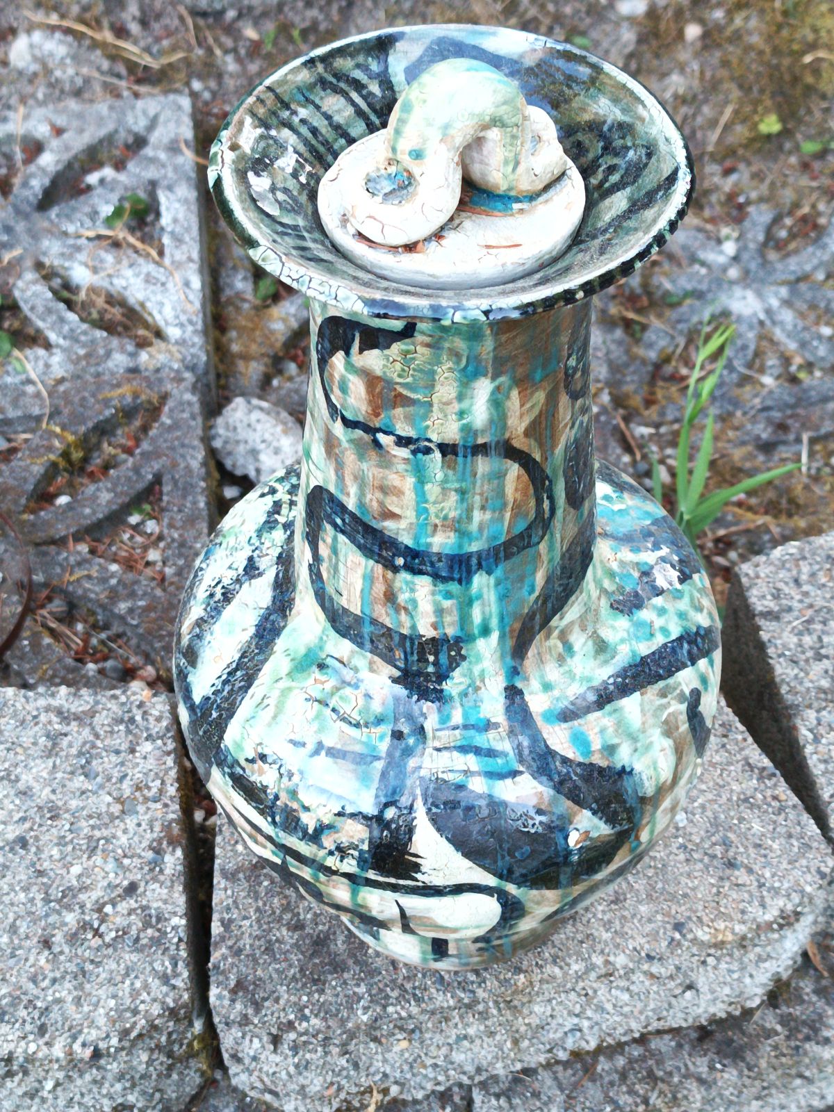 Green jar with black lines