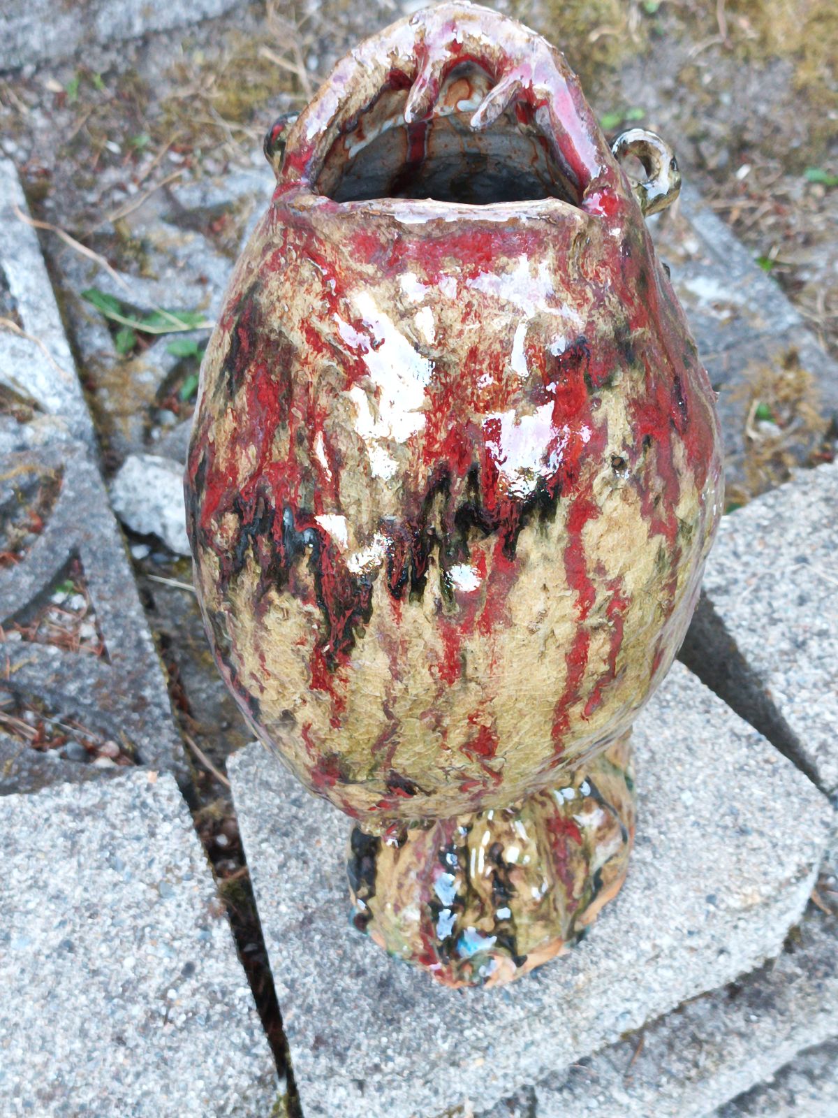 Red and green fish pot