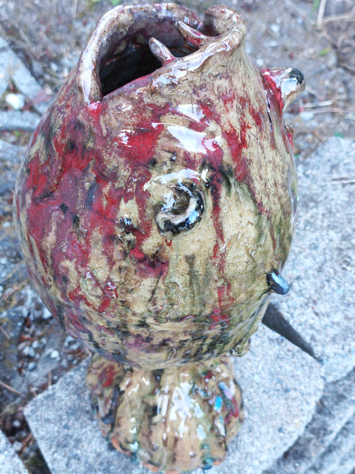 Red and green fish pot