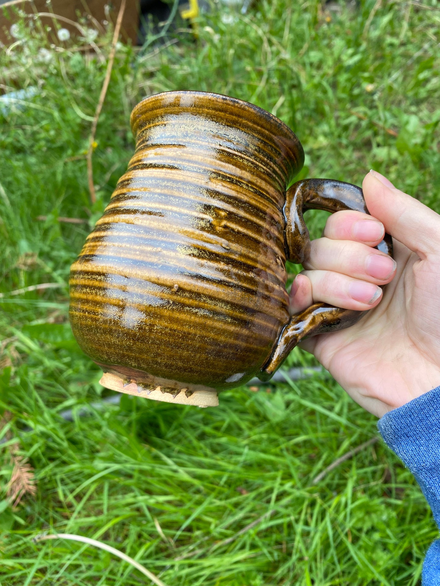 Bellied mug with amber glaze