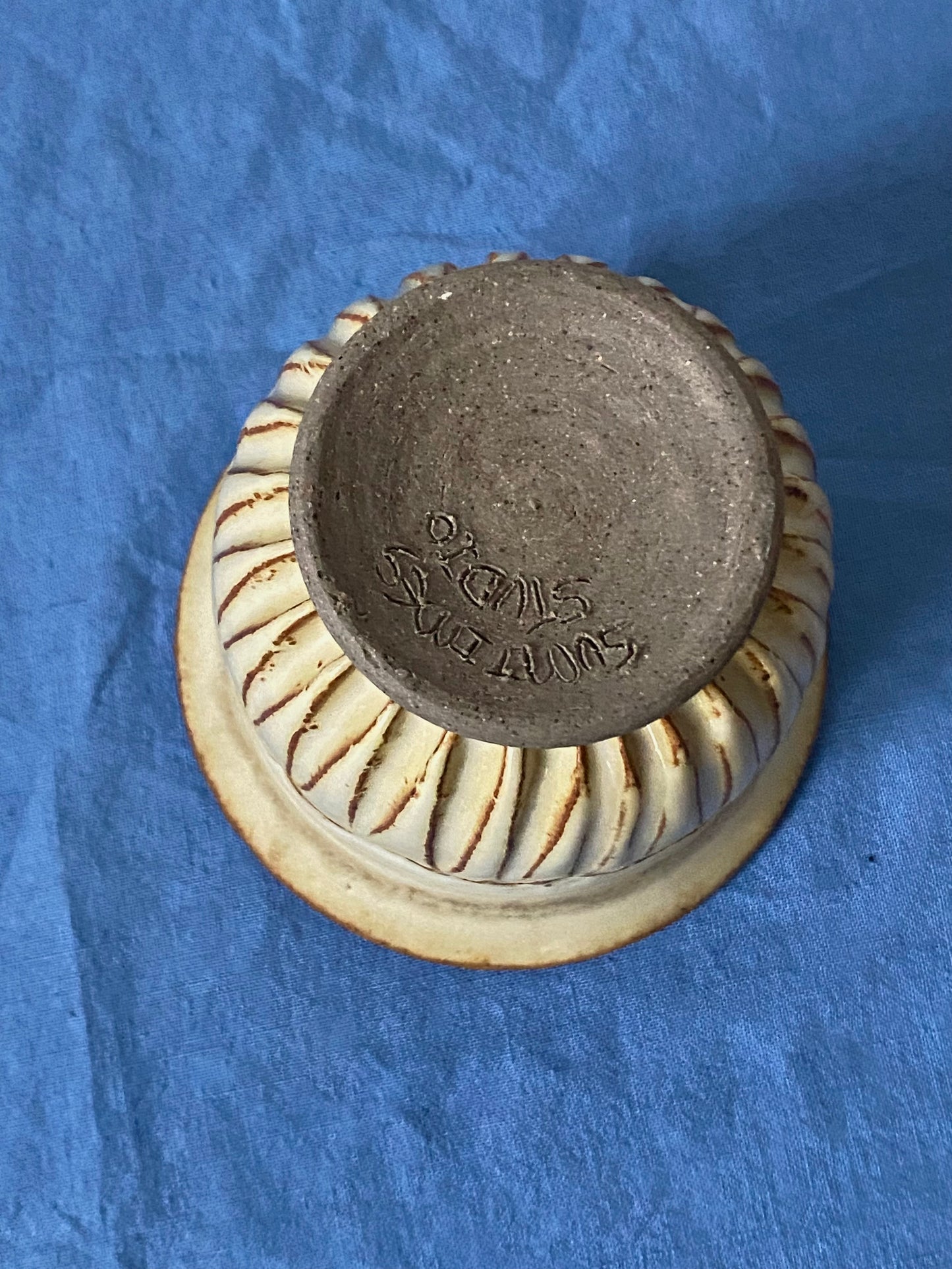 Cream tumbler with circular indentations