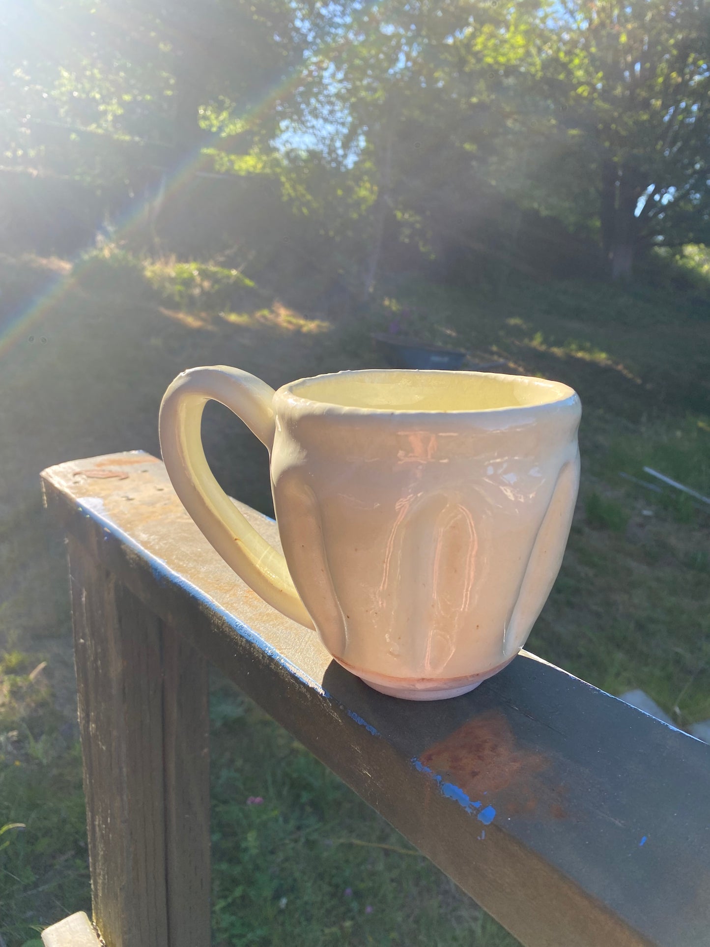 Cream colored mug with big ol’ handle
