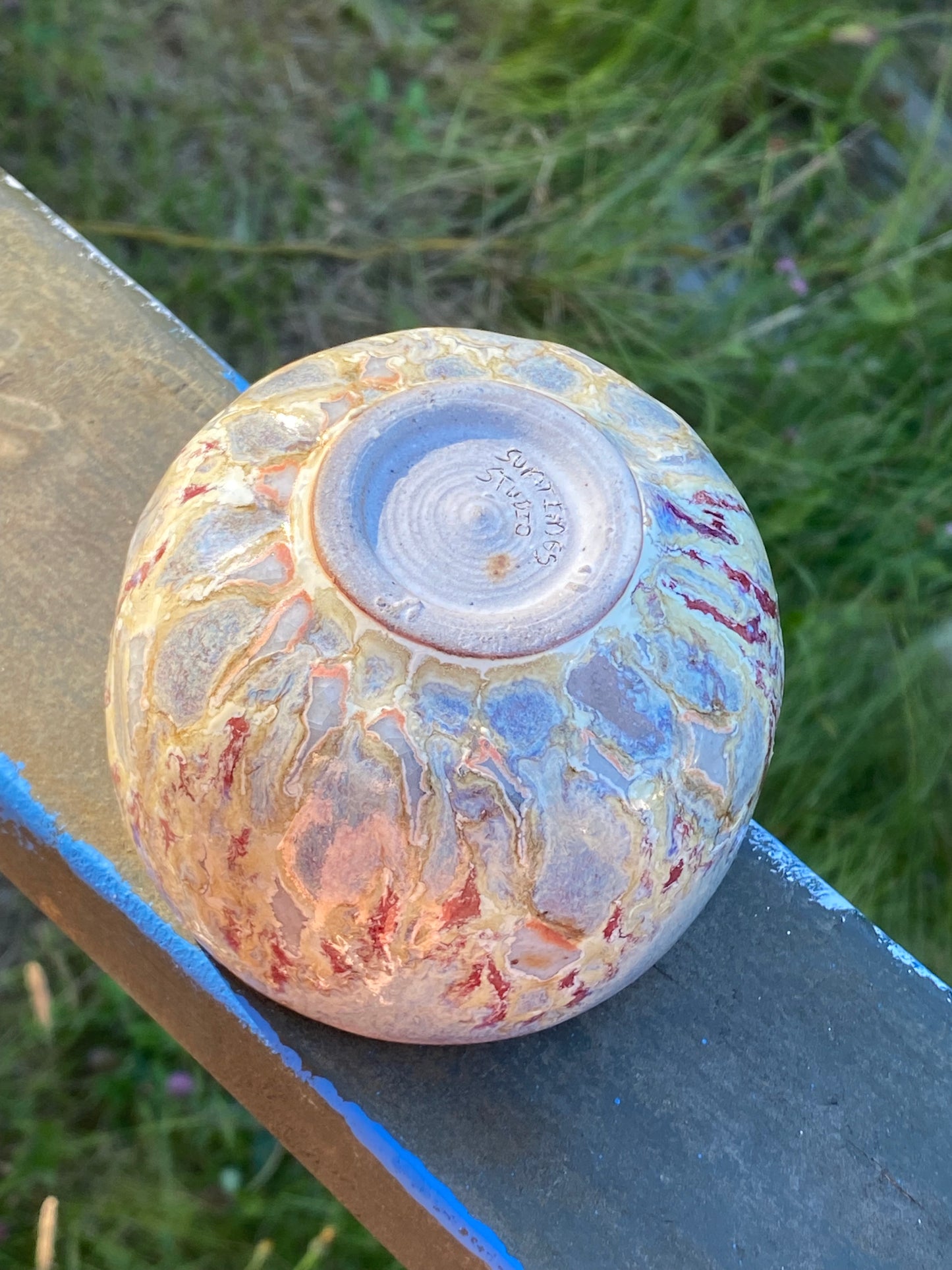 Tumbler with red vertical stripes on inside