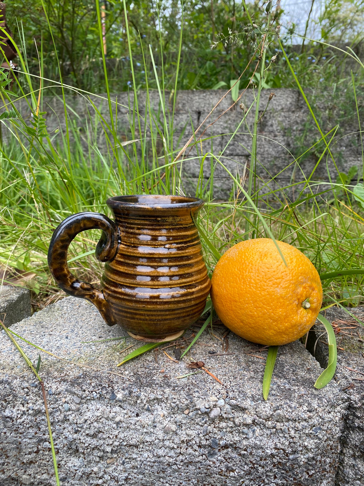 Bellied mug with amber glaze