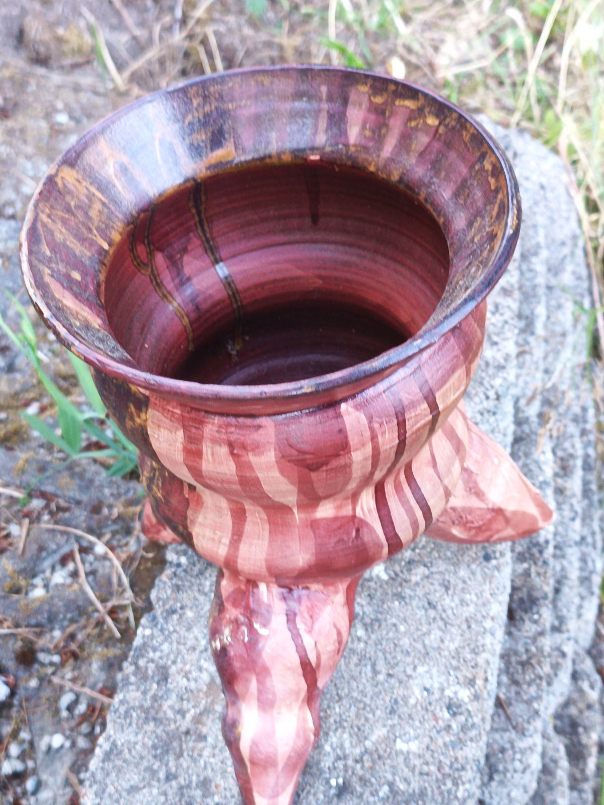 Tripod reddish pot