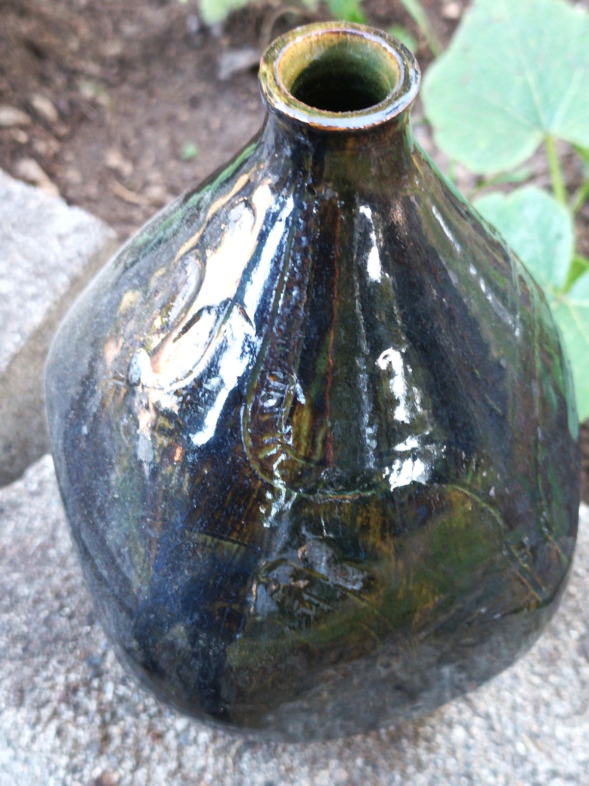 Dark green metallic tripod jug