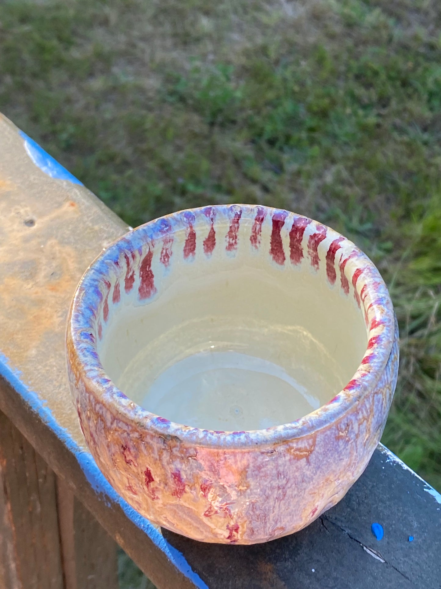 Tumbler with red vertical stripes on inside